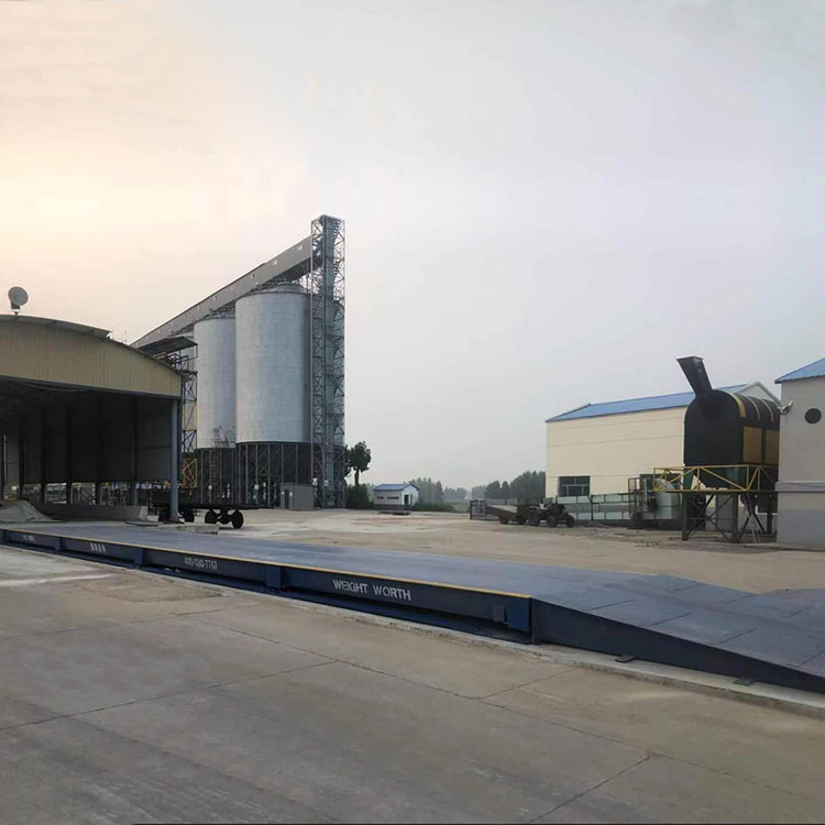 黑龍江齊齊哈爾糧倉移動(dòng)地磅秤100噸鋼基礎(chǔ)移動(dòng)地磅